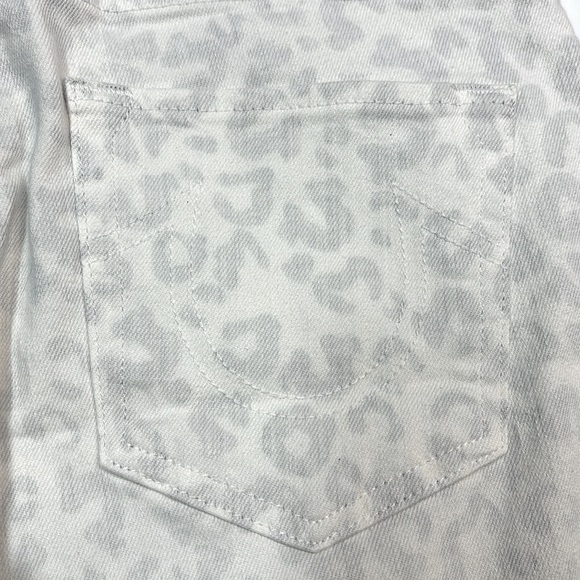 True Religion Women's Liv White Leopard Print Relaxed
Skinny Stretch Jean. Sz 27 - Picture 5 of 15